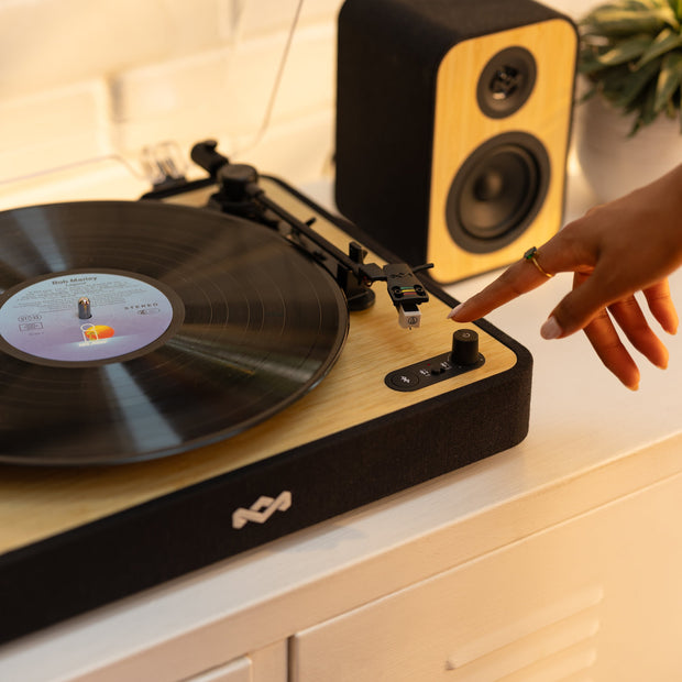 REVOLUTION TURNTABLE WITH SPEAKER BUNDLE